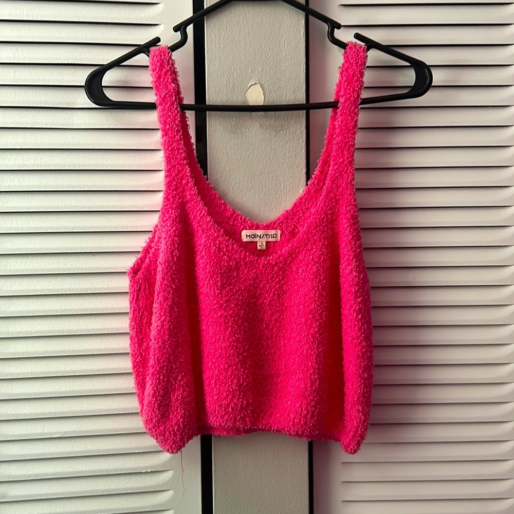 Main strip fluffy pink cropped top